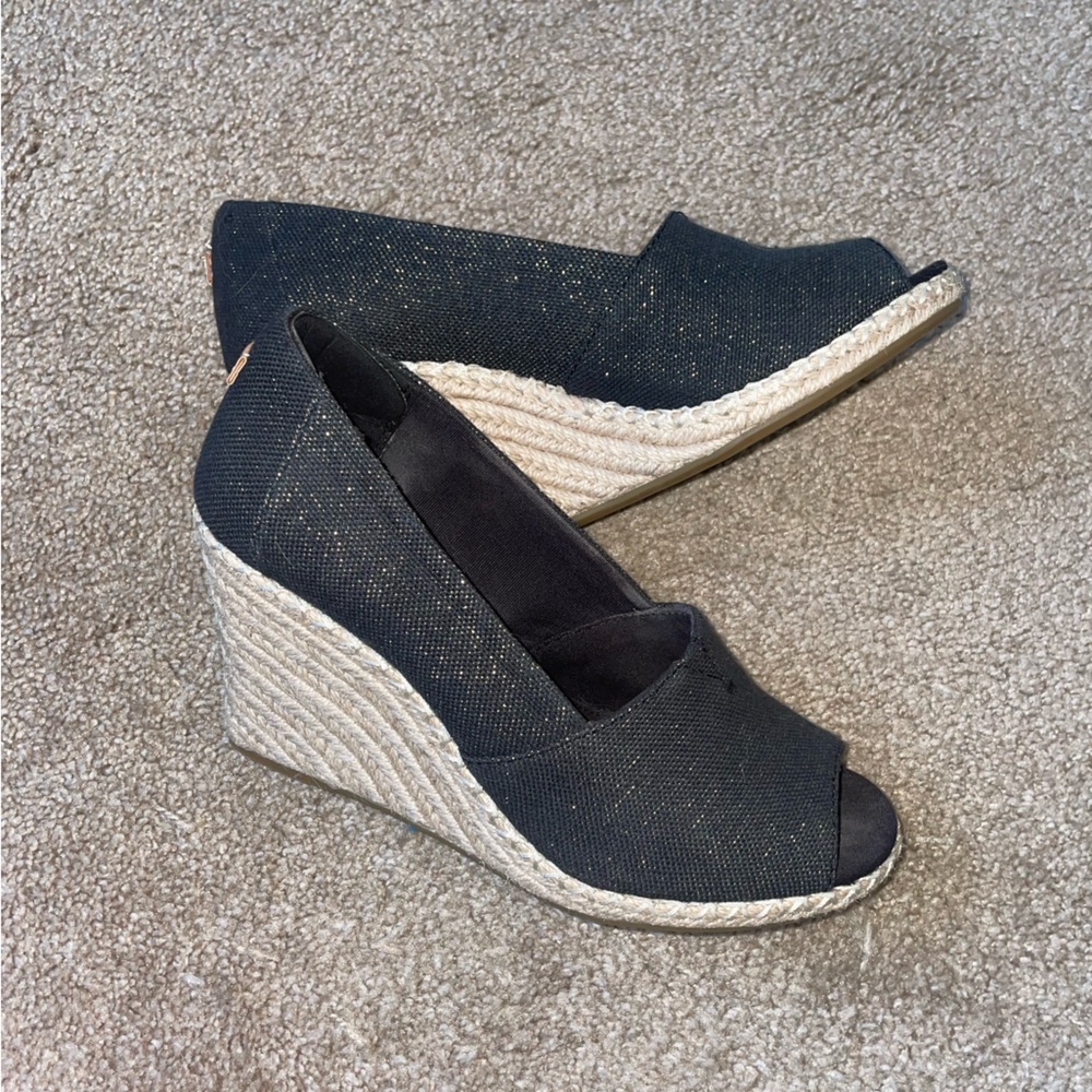TOMS Michelle Wedge Heel Size 8 in Black Metallic Linen